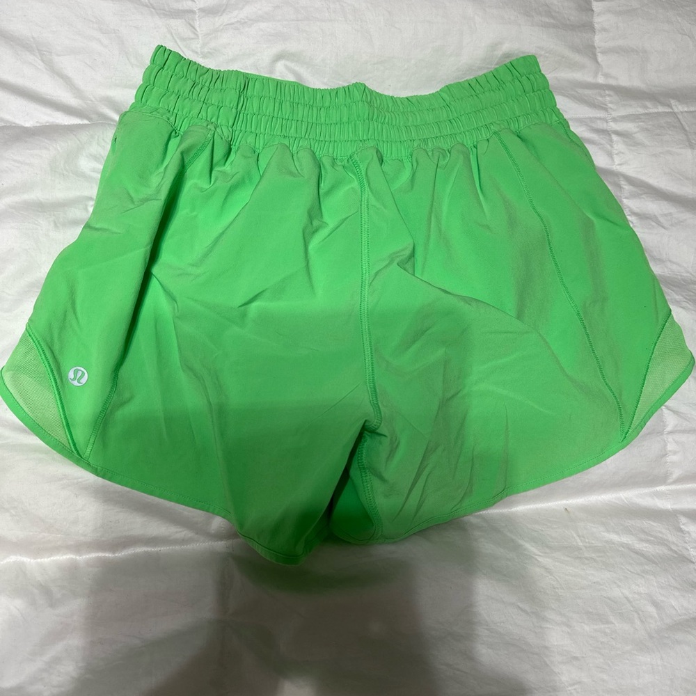 Lululemon hotty hot short high-rise lined short 4”, lime green, size 6